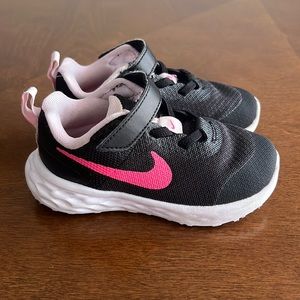 Nike running shoes | Revolution 6 | toddler girl size 8